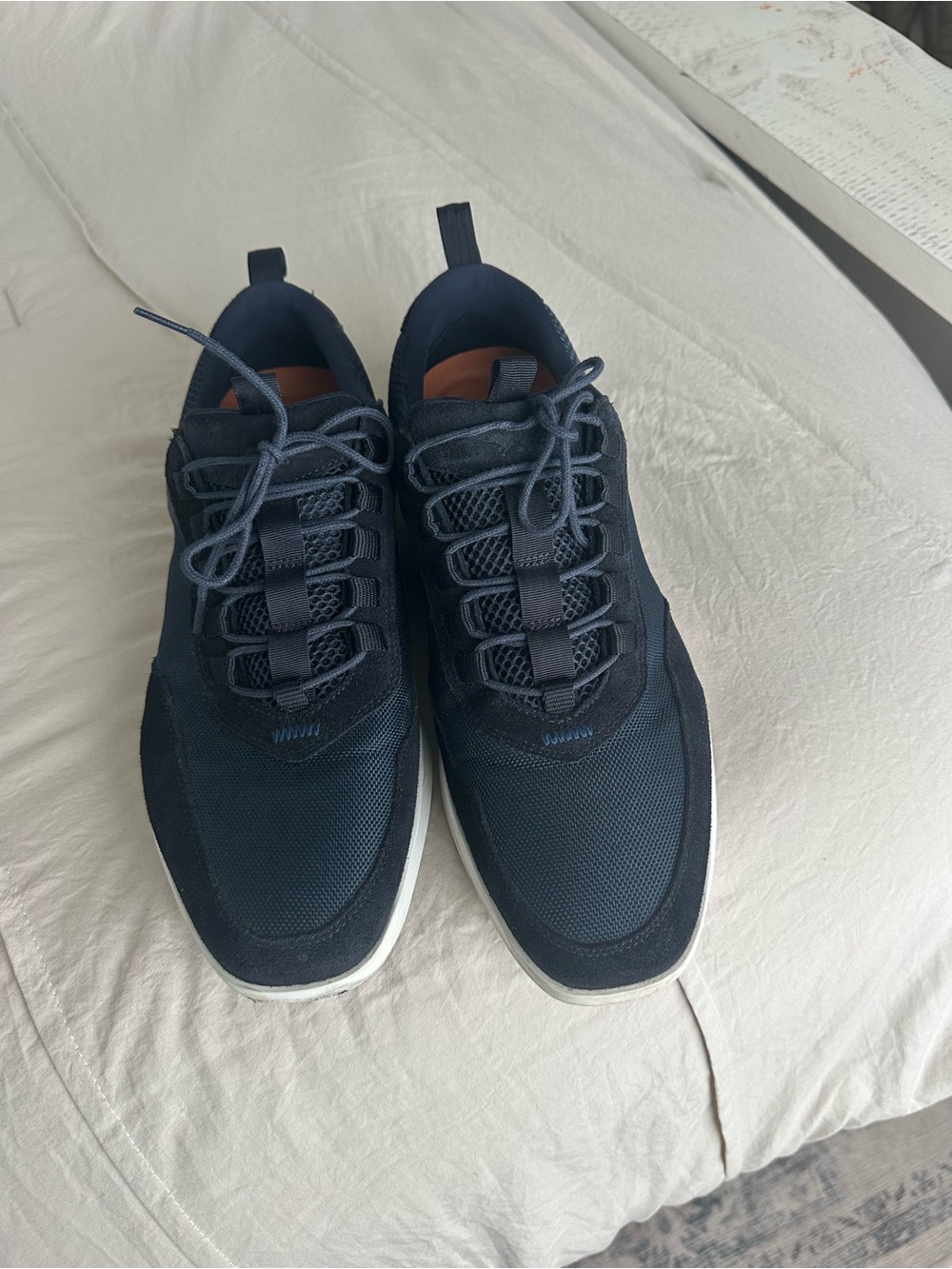 Wolf and Shepherd Men's Navy Mesh & Suede Lace-Up Sneakers - excellent condition